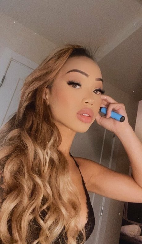 dünne blonde onlyfans hübsche kunst fotos