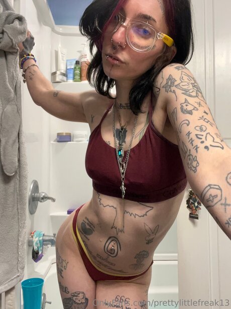 prettylittlefreak13 nackt akt bild