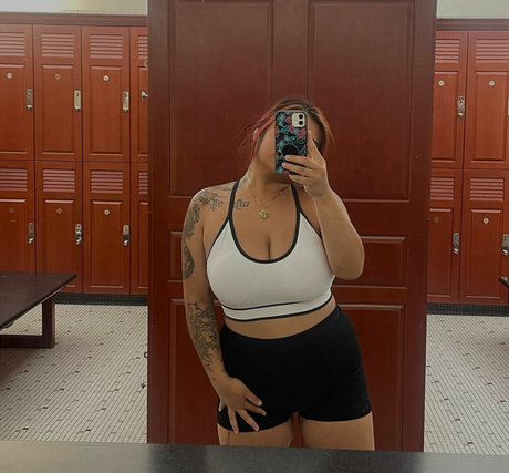 Cat Nhem nackt erotische galerie