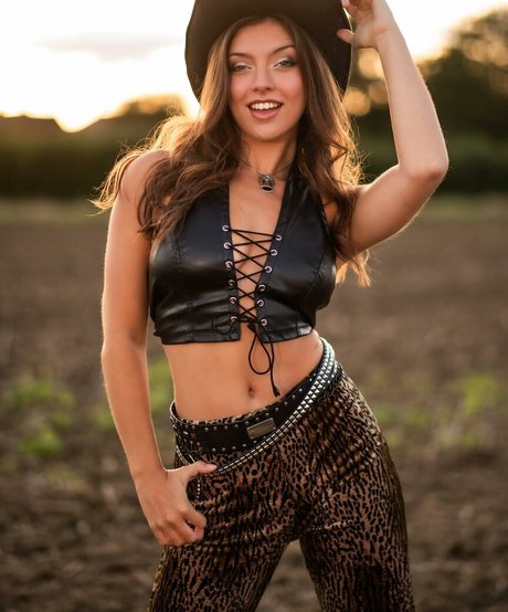 zierliche brünette nur fans sexy kostenlose galerie