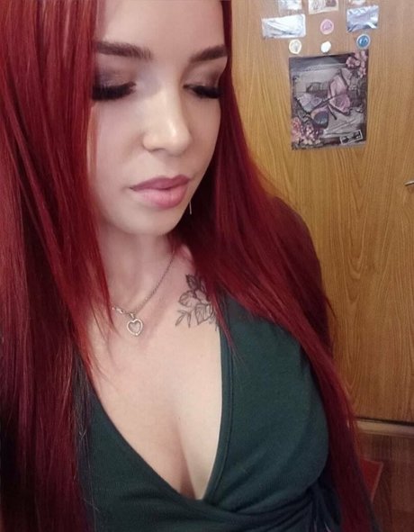 dünne schwarze teenager-onlyfans erotische akt bild