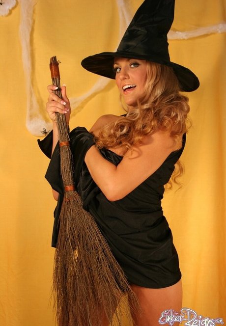 Ember Reigns pornografische pornostar bild