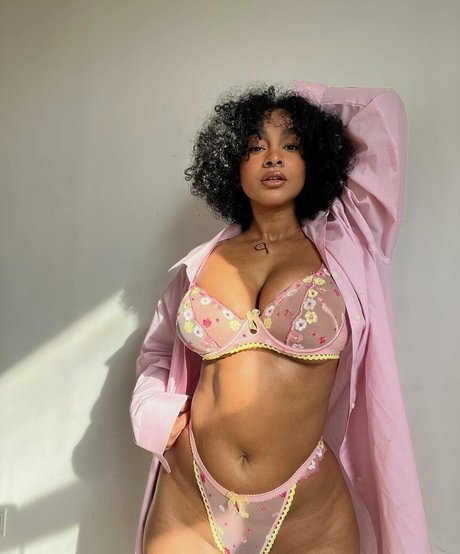 ebenholzmodell onlyfans nacktheit schöne bild