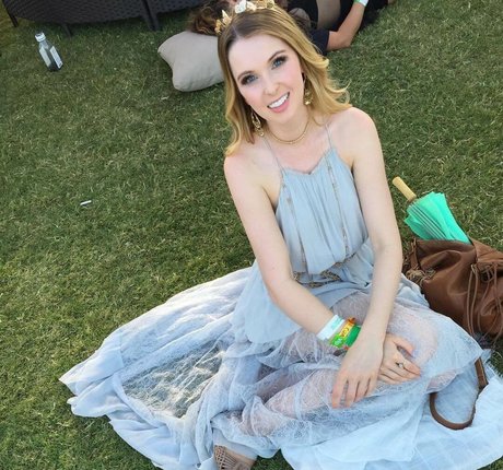 Kirsten Prout schöne nackt bilder