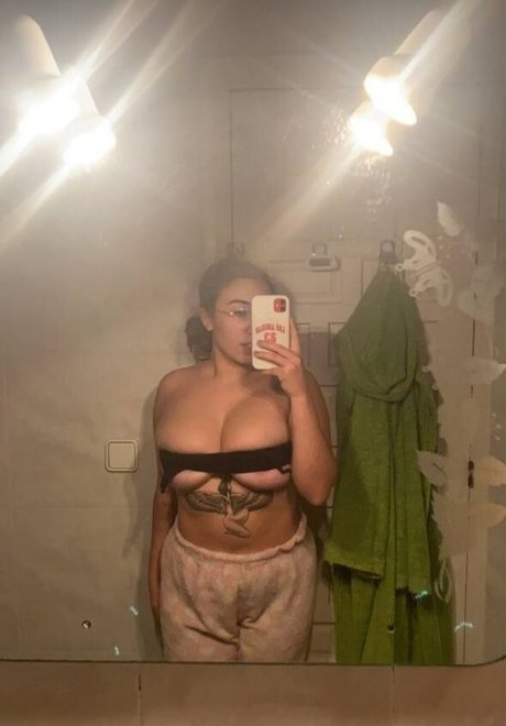 Noemi123130 schöne nackten bild