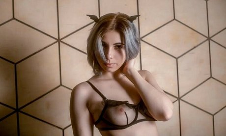 vollbusige brünette onlyfans xxx nackten bild