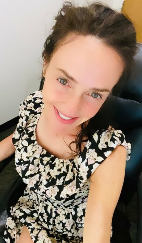 dünne blonde onlyfans heiße nette bild