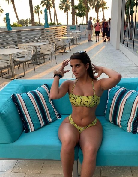 zierliche brünette nur fans exklusive freie bilder