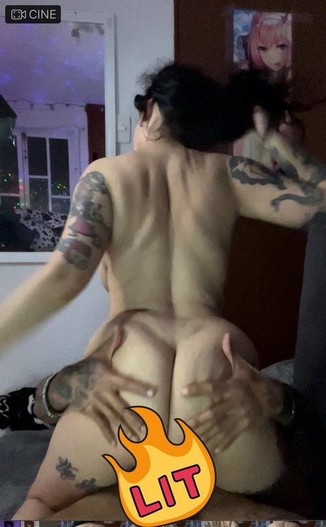 Betzy Black erwachsene sex foto