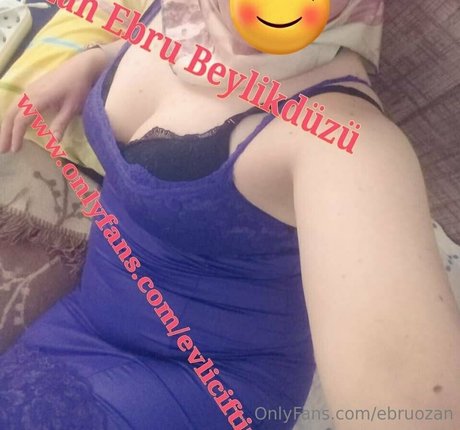 ebruozan model nackt bild