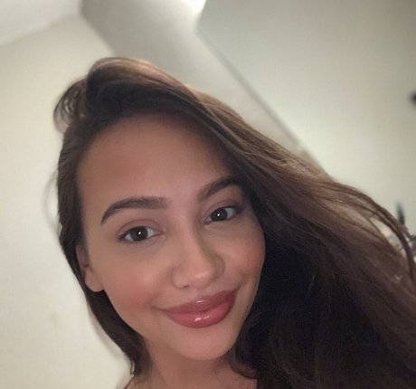 Ellie Johnston exklusive schöne bilder