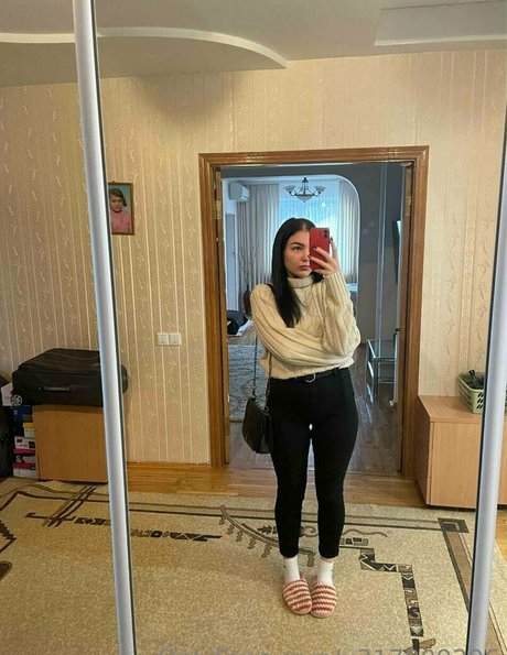 blonde heiße frau onlyfans kunst perfekte bilder