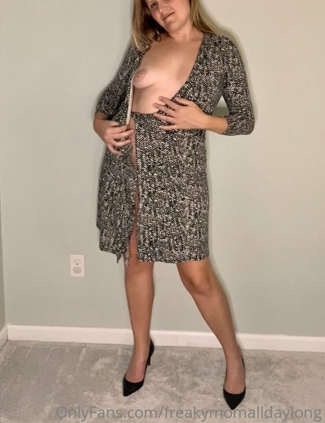 freakymomalldaylong nackt exklusive bilder