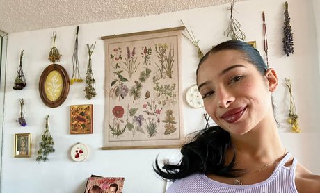 mollige emo-onlyfans erotische schöne bild