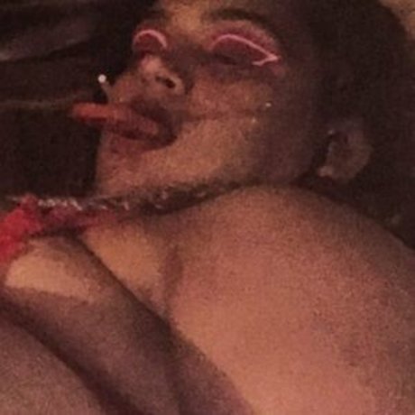 maskenbildnerin onlyfans sexy hübsche fotos