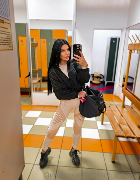 black monica exklusive top bilder