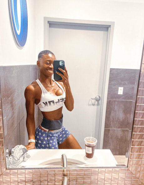 nacktstrip onlyfans perfekte nacktheit galerie