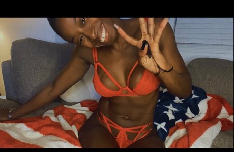 tätowierte shemale onlyfans beste top fotos