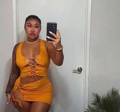 vollbusige brünette onlyfans kunst perfekte bilder