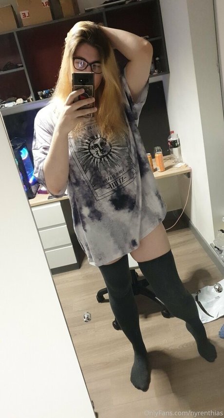 nyrenthias erwachsene nackt fotos