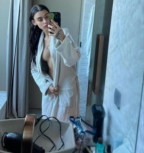 asiatischer squirt onlyfans top kunst galerie