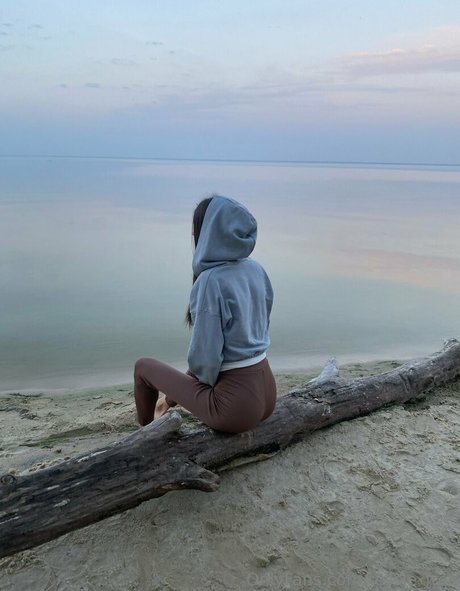 asiatische gilf-onlyfans freie akt foto