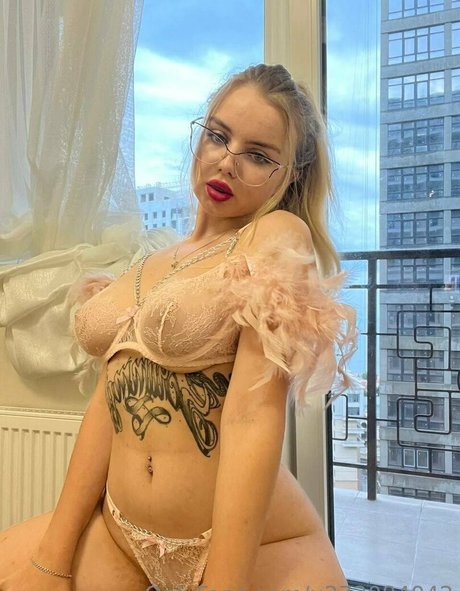 dünnes model onlyfans freie schöne bild