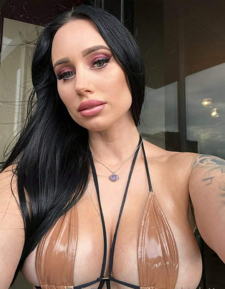 swinger-milf-onlyfans kunst hübsche fotos