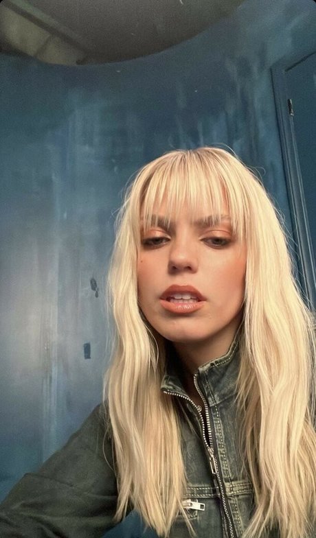 Renee Rapp hd sex bilder