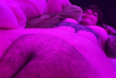 dünne schwarze teenager-onlyfans xxx pornographische bild