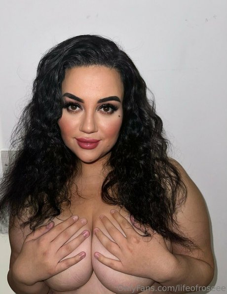 kurvige xxx onlyfans erwachsene kostenlose foto