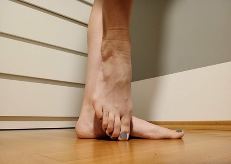 tallgirlwithfeets kunst freie galerien