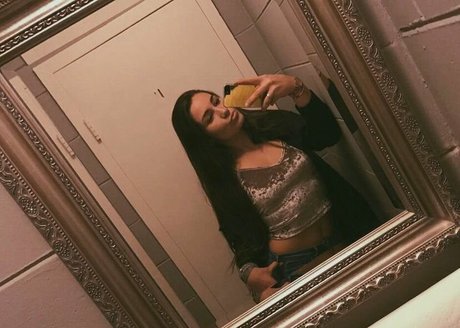 Kelsea Forti schöne schöne galerie