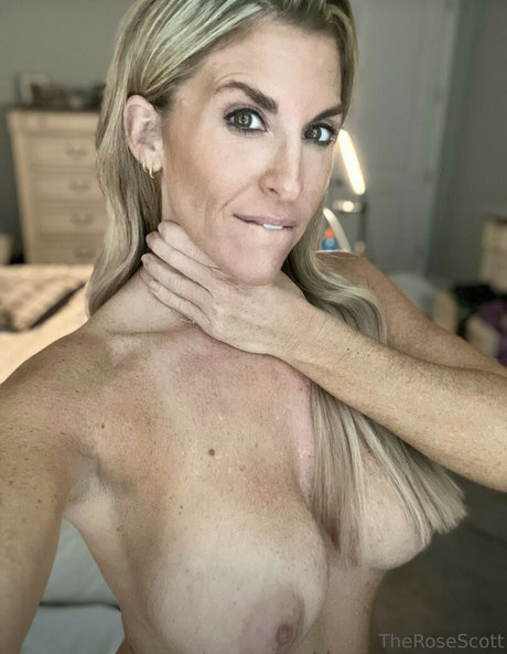 Rosescottvip pornostar nackt foto