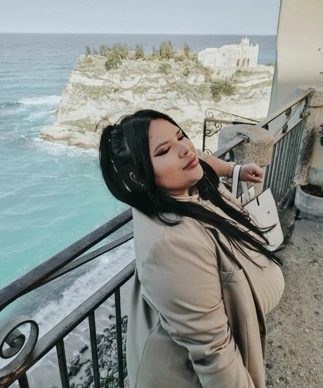 Naty Mari hübsche pornographische bilder