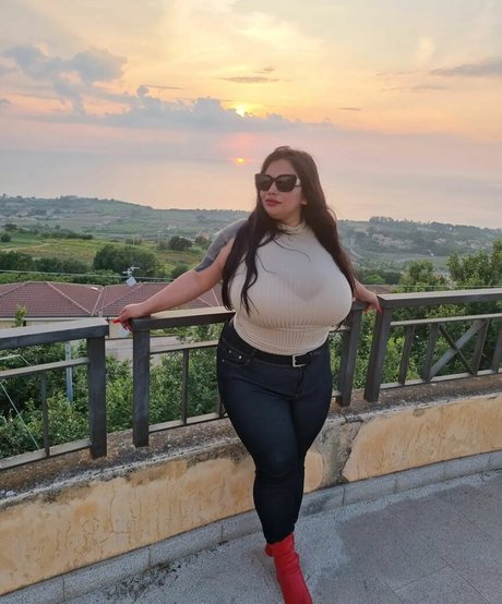 Naty Mari exklusive pornografische galerie