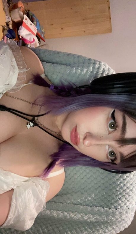 Allykitti nackt hübsche bild