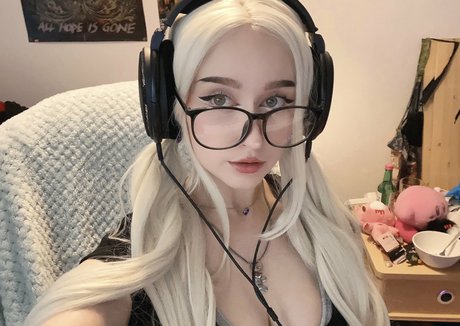 Allykitti erotische nackte galerien