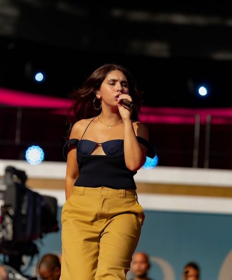 Alessia Cara kunst top bilder