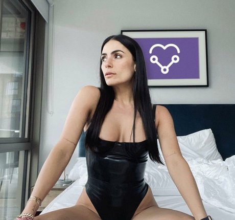 Laya Machado Garry Presenters schöne freie galerien