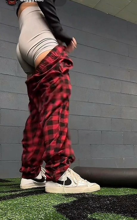 ciggybae kunst akt galerien