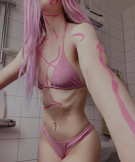 Arvida Bystrom top akt foto