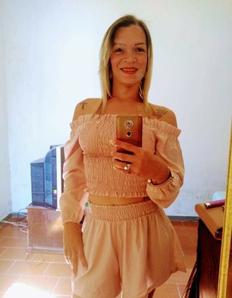 Laiza Lavier porno archiv