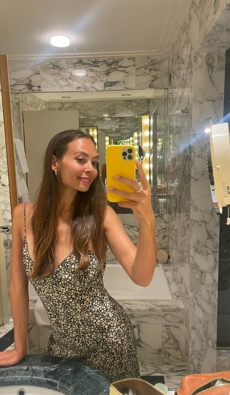 Emily Oberg exklusive nackte bild