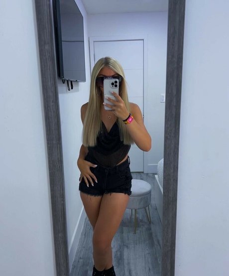 Lyndalessandro sexy pornografische fotos