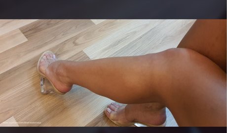 Mistress Kennya nackt xxx archiv