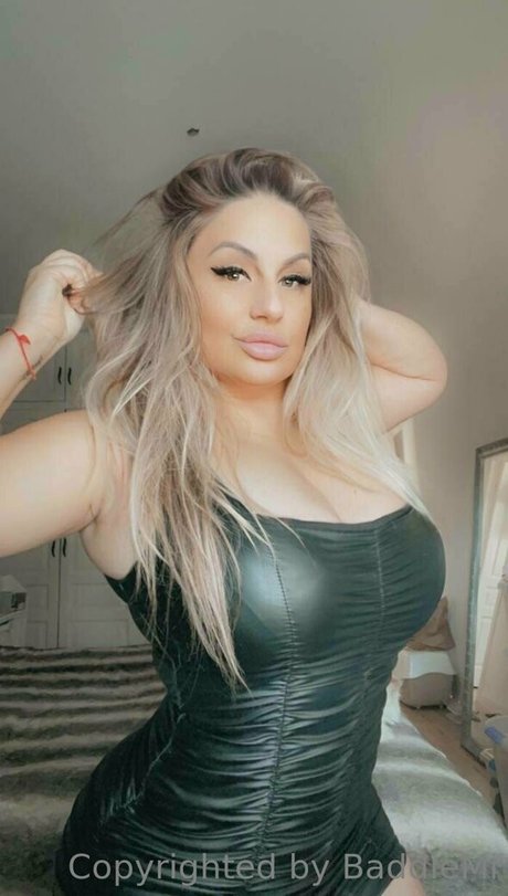 baddiemi hübsche erwachsene archiv