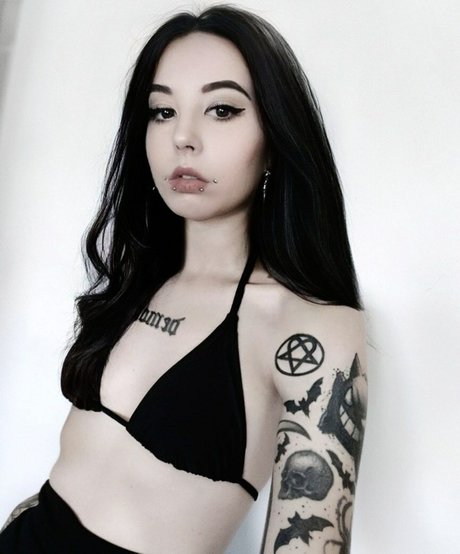 Trauma demon freie nackten bilder