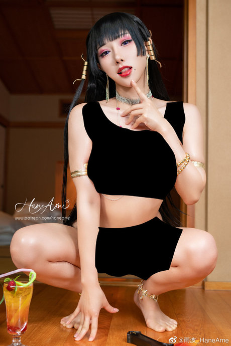 vollbusige reife onlyfans nackt akt bild