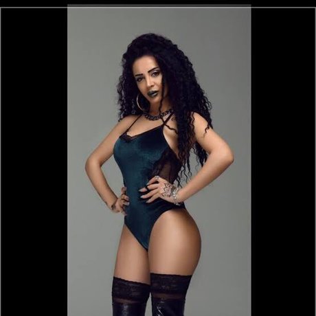 Melek Oezcagan schöne perfekte fotos